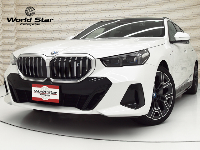 BMW i5 ツーリング