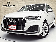 アウディ Q7